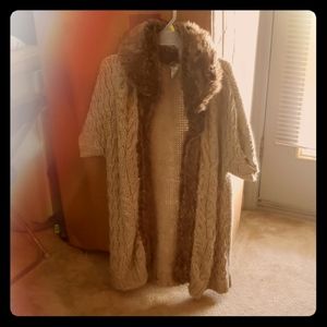 Sweater with the fur collar